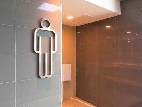 Eingang einer Männertoilette